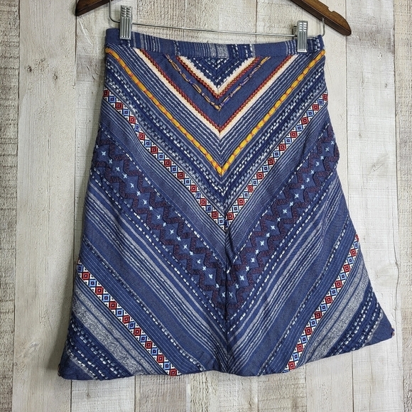 Maeve by Anthropologie Textured Skirt. Blue, Red, White. Size 4 - Picture 6 of 14